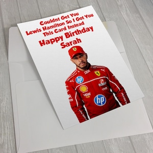 Cartão de aniversário personalizado Lewis Hamilton Cartão de aniversário Ferrari F1 Presente para fãs Cartão premium superbrilhante A5 perfeito para fãs de automobilismo
