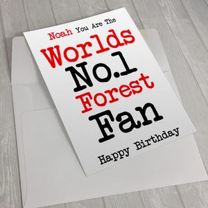 Carte d'anniversaire de fan de la forêt de Nottingham numéro un au monde A5 personnalisée, cadeau de fan de football anglais avec enveloppe papa maman fils fille