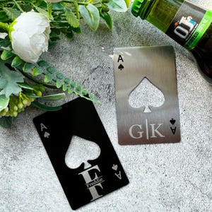 Maßgeschneiderte Hochzeitsgeschenk Poker Flaschenöffner, Ace of Spades Flaschenöffner, Schwarze Flaschenöffner, Party Favor, Kasino Poker Karte