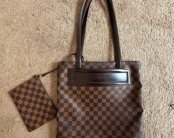 Äkta Louis Vuitton Damier-väska och en andra väska med äkthetsintyg