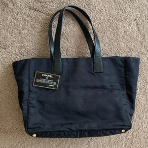 Authentische Chanel Damen New Travel Line schwarze Logo-Einkaufstasche mit Echtheitskarte