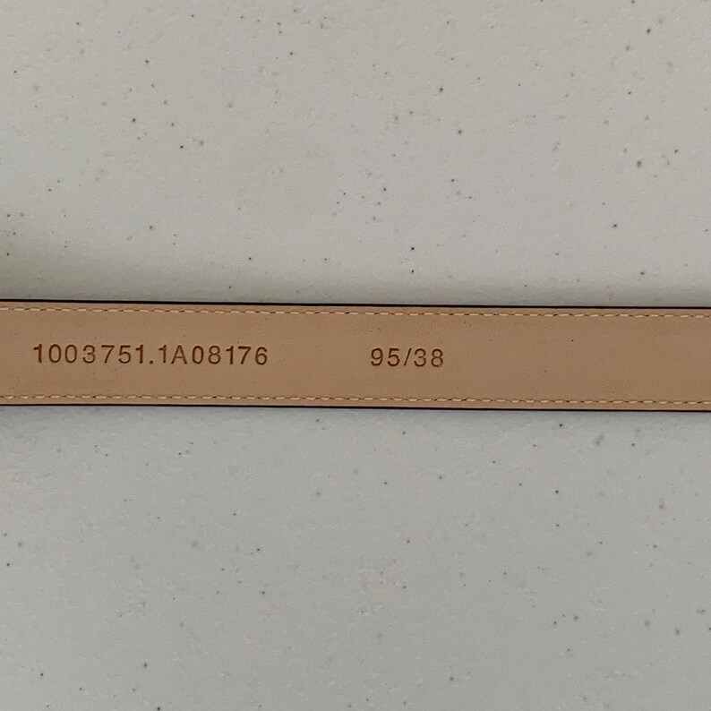 Versace NWT rött lackbälte i äkta läder, 95 cm och 38 tum bild 4