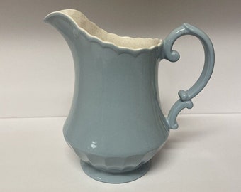 Metlox Poppytrail Vernon True Blue Pitcher Excelente condición 9.5" Alto