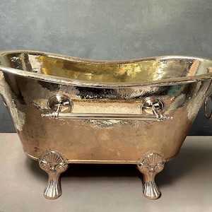 Klauenfuß-Badezimmerbadewanne, unlackierte Messing-Badewanne, Außen-Badewanne mit Handtuchhalter