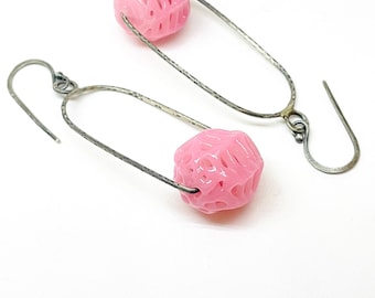 pink glass earrings spiderweb glass beads vintage glass beads earrings pink rectangle drop earrings pink drop earrings dangle earrings