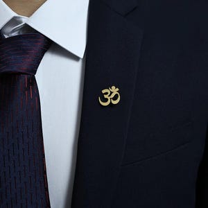 OM Hindu Brooch Pin | Gift for Hindu Friends | Hinduism Om Lapel Pin | Indian Religious Symbol Gift Idea | Gift for Indian Friends