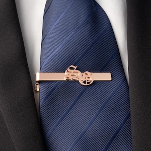 Custom initialen dasspelden met doos, dasspeldjes voor bruidsjonkers, aangepaste naam dasspeld Gepersonaliseerd bulk kantoor pensioen cadeau, dasspeld voor bruidegom