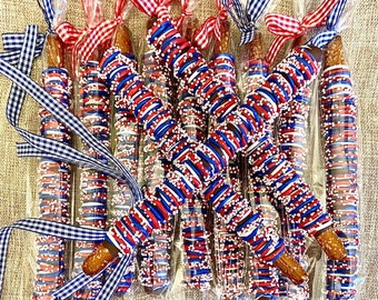 Bâtonnets de bretzel enrobés de chocolat rouge, blanc et bleu (Ensemble de 12)