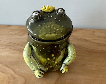 frog sculpture, cute figurine, sculpture art, ceramic art home décor, prince charming