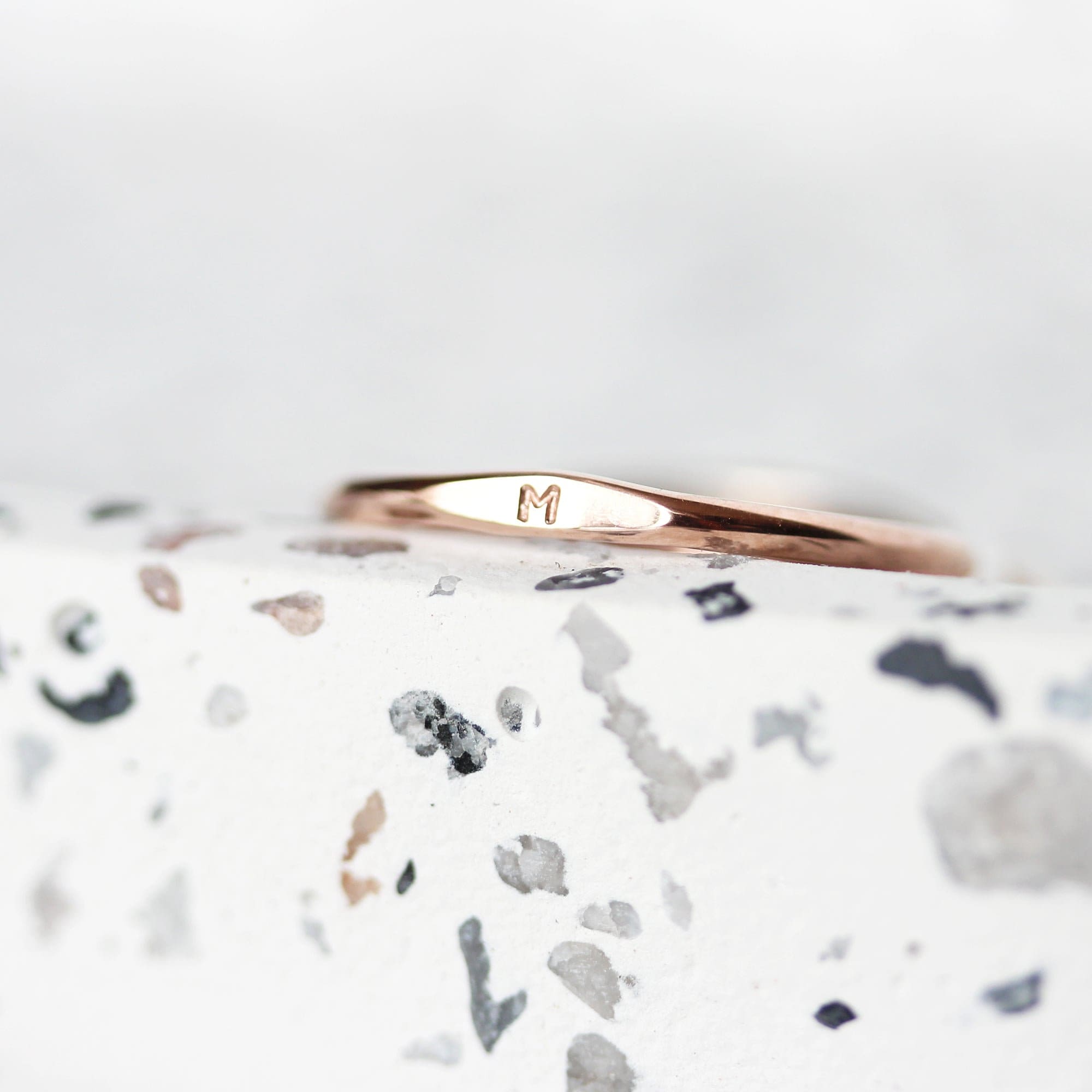 Piccolo anello iniziale - argento sterling o oro riempito