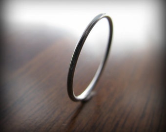 Platinum ring - smooth skinny stacking ring 1mm