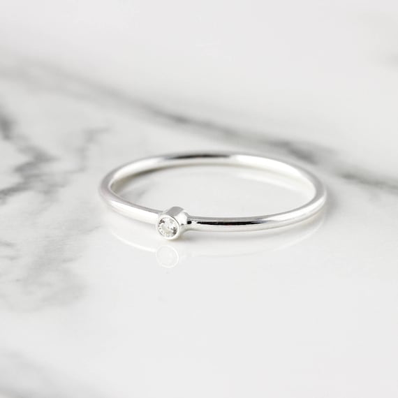 Pequeno anillo de piedras preciosas anillo de plata de ley reciclado