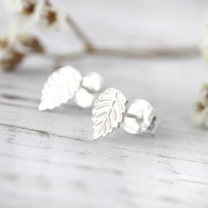 Boucles d'oreilles mini feuilles en argent sterling