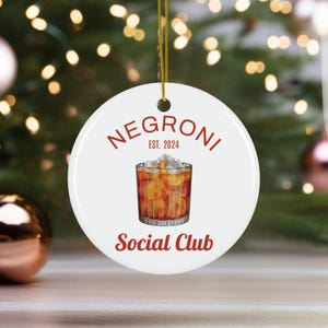 ネグローニ ソーシャルクラブ セラミック クリスマスオーナメント ユニークなアルコール装飾 カクテル愛好家へのギフト ホリデーの記念品として 親友へのプレゼント