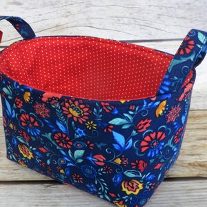 Mazie All Over The Pioneer Woman Fabric Blue Red Flowers Diaper Caddy Nursery Bin Storage Basket Baby Room Bild 3