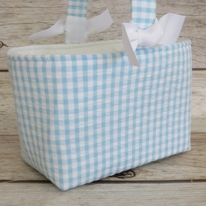 Osterei Korb Candy Bucket Bin Aufbewahrungsbehälter - Hellblauer und weißer Karo karierter Stoff - PERSONALIZED / Namensschild verfügbar