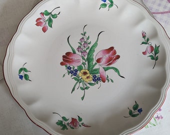 Ronde schaal van halfporselein van Lunéville, diameter 27 cm