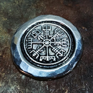 The Wayfarer&#39;s Token: Pewter Viking Compass Vegvisir Luck Coin Worry Stone RPG Token