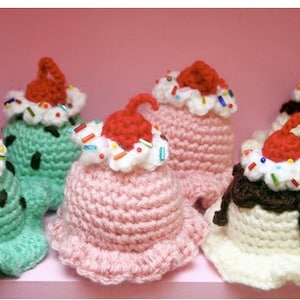 PDF Crochet Pattern Ice Cream Scoop Hair Clip image 1