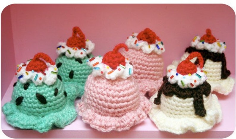 PDF Crochet Pattern Ice Cream Scoop Hair Clip image 1