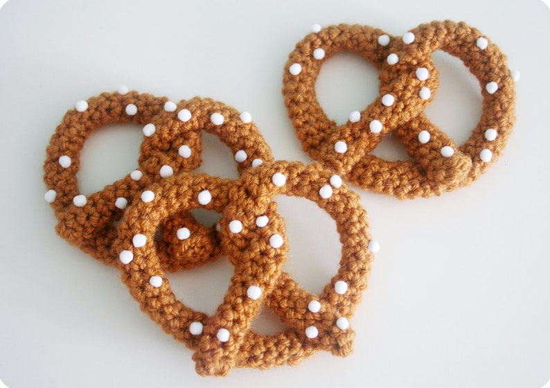 Pretzel Brooch PDF Crochet Pattern Twinkie Chan amigurumi play food image 3