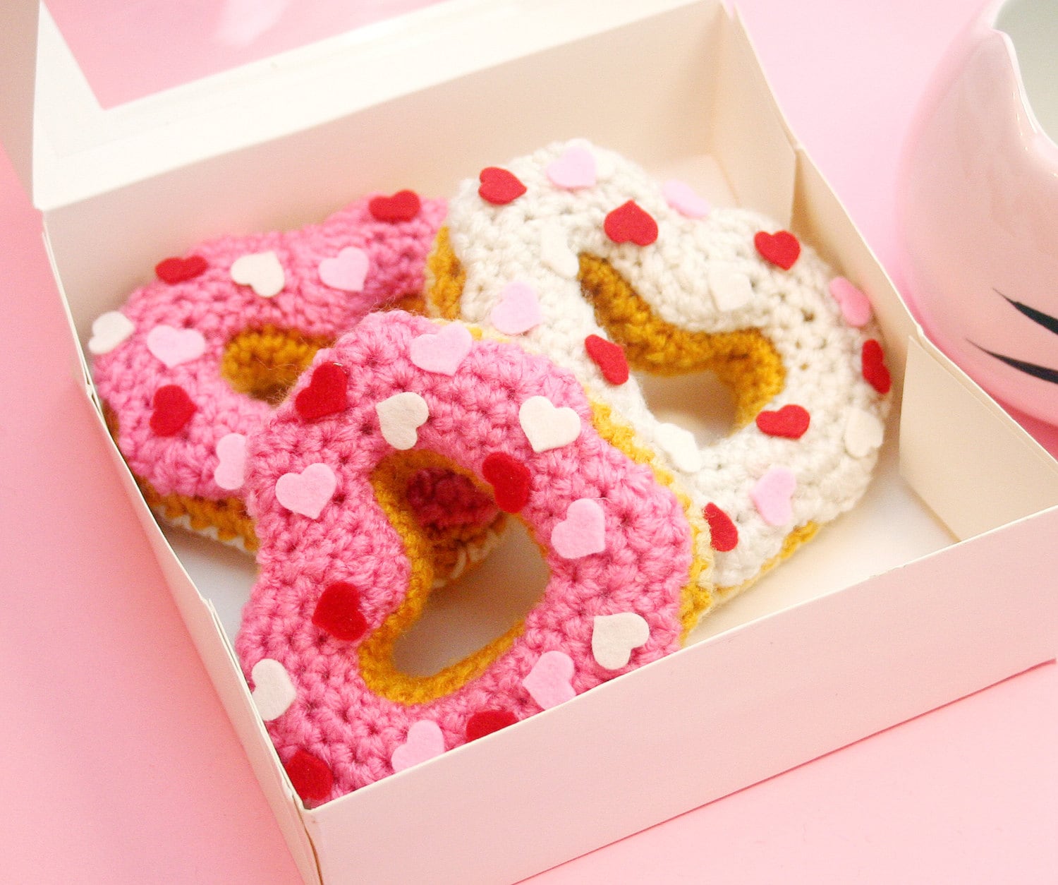 35 Donut Crochet Patterns for Sweet Amigurumi, Plushies, and Giftable Treats 33 Crochet Pattern Heart Donut