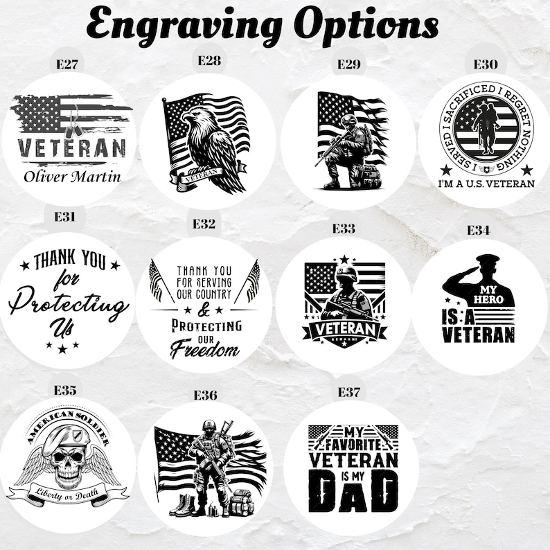 Puede incluir: Un conjunto de 10 dise&ntilde;os redondos grabados en blanco y negro para la personalizaci&oacute;n. Los dise&ntilde;os presentan temas patri&oacute;ticos, incluyendo banderas americanas, &aacute;guilas, soldados y textos como "Veterano", "Gracias por protegernos" y "Mi h&eacute;roe es un veterano".