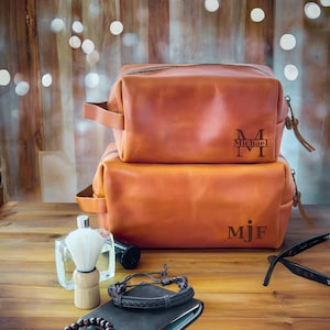 Trousse de toilette personnalisée en cuir véritable, kit Dopp gravé, cadeau pour garçons d'honneur, cadeau d'anniversaire pour lui, mari, petit ami, cadeau pour papa