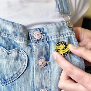 Insignia de pin de esmalte azul marino de apoyo Un abrazo de papá