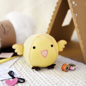 Make Your Own Chick Felt Craft Kit, Children&#39;s Plastic-Free Sewing Kit, Easter Basket Gift For kids