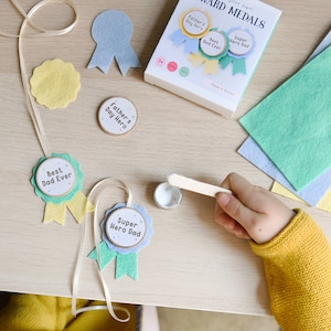 Kit de manualidades con medallas del premio al mejor día del padre para papá