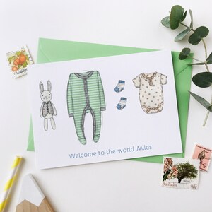 Gepersonaliseerde GROENE nieuwe babykledingkaart, Welcome To The World aandenkenkaart pasgeboren jongen of meisje