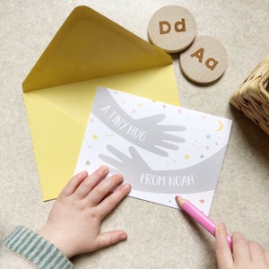 Gepersonaliseerde Tiny Hug Van Baby Card