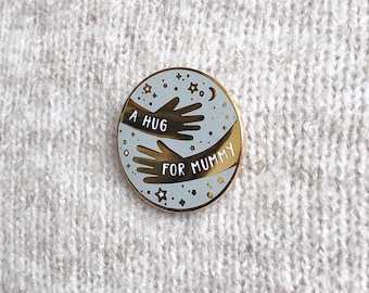 Un câlin pour maman, badge en émail pour la fête des mères