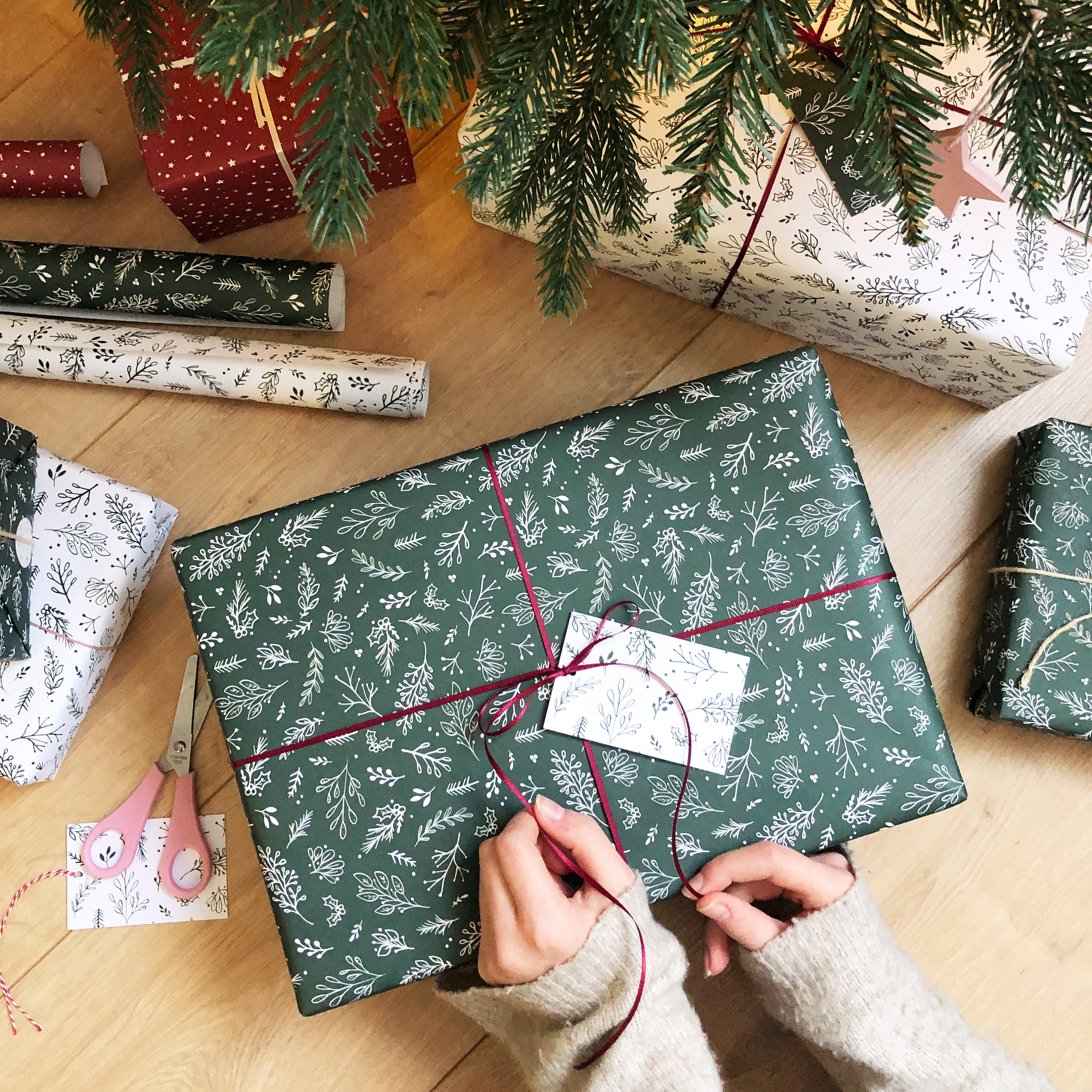 Dark Green Matte Christmas Tree Gift Wrap, Woodland Forest Green Wrapping  Paper, Eco Friendly Holiday Natural Green Christmas Wrapping Paper