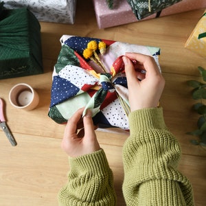 Reusable Traditional Patchwork Fabric Gift Wrap, Furoshiki Cotton Gift Wrapping image 3