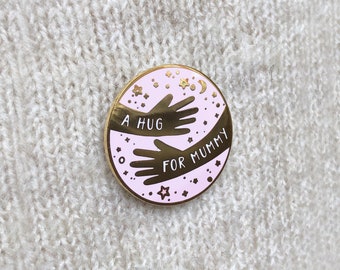 A Hug FOR Mummy Pink Enamel Pin Badge - Mother's Day Gift