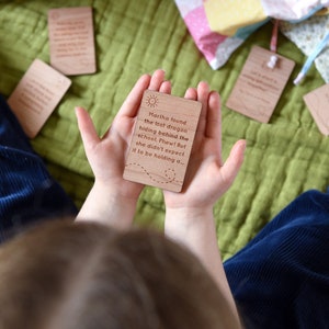 Story Starter Ideas Ensemble de cartes en bois, Inspiration d’histoire de luxe faite à la main au coucher, Cartes d’histoire en bois de cerisier