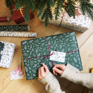 Christmas Greenery GREEN Recyclable Wrapping Paper Set - DEEP GREEN Eco ...