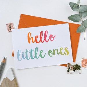 Tarjeta de felicitación para nuevos bebés gemelos, Hola pequeños