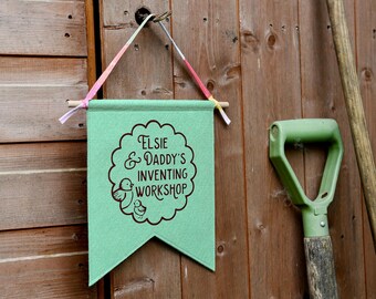 Personalised Daddy’s Inventing Workshop Pennant Flag, Daddy & Me Father’s Day Gift From Kids, Shed Sign For Dad, Family Garage Décor Gift