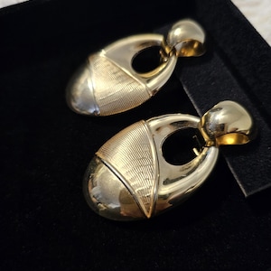 Vintage Chunky Gold Tone Clip On Earrings