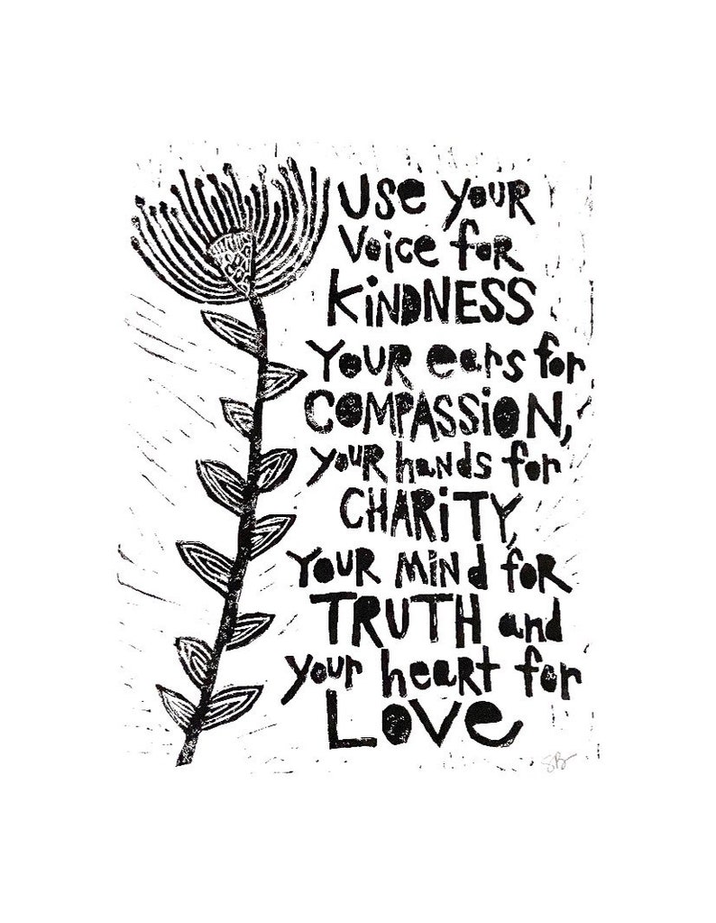 以下が含まれることがあります： スタイリッシュな花と「USE YOUR Voice for KINDNESS Your ears for COMPASSION, Your hands for CHARITY Your mind for TRUTH and your heart for LOVE」という引用文が書かれた白黒のイラスト