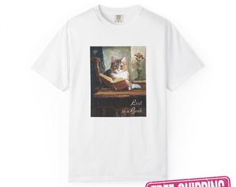 Cat Art T-Shirt for Book Lovers - Vintage Reading Cat Tee, Cozy Literary Gift