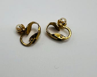 Vintage goudkleurige clip-on pareloorbellen