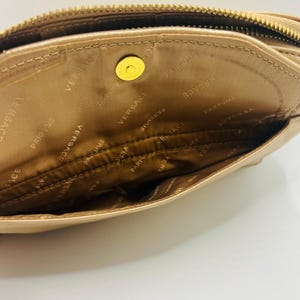 Vintage Versace Parfums guldfärgad kosmetikväska sminkpåse resenecessär designer parfym presentpåse 1990-talet bild 8