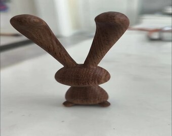 Natural Sandalwood Creative Rabbit-Shaped Massager: Unique Ornamental Piece for Jawline Massage and Temple Pressure, Gift Idea