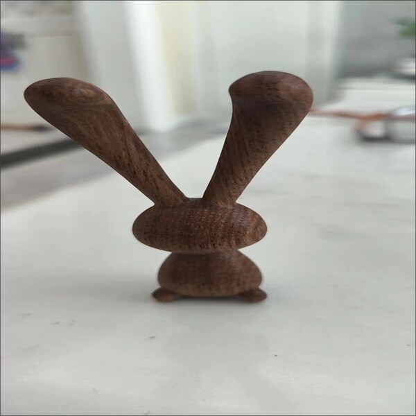 Natural Sandalwood Creative Rabbit-Shaped Massager: Unique Ornamental Piece for Jawline Massage and Temple Pressure, Gift Idea