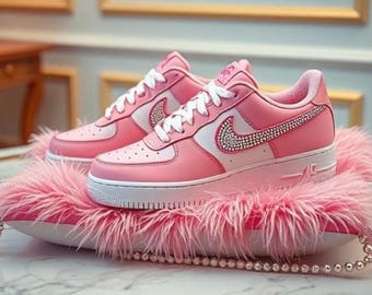 Zapatos estilo Air Force en rosa brillante: zapatillas a juego para toda la familia. Tallas disponibles para niños y adultos.