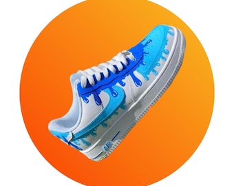 Zapatillas Nike Air Force 1 Low personalizadas pintadas a mano: diseños inspirados en cómics para niños y adultos. Zapatillas divertidas y modernas con estampado de goteo azul. Zapatos de verano y de playa.